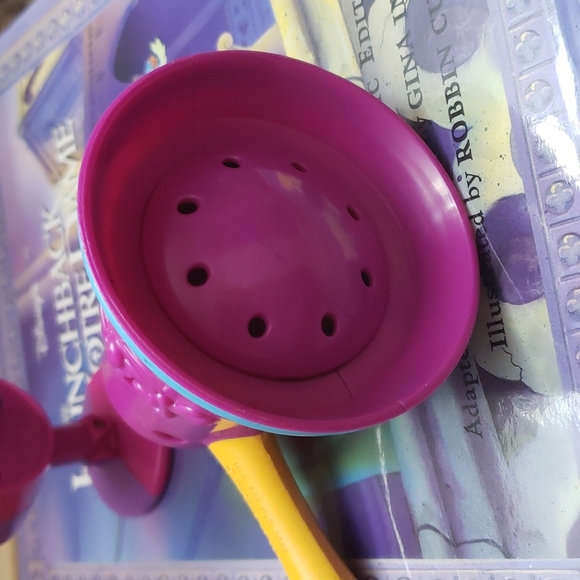 Disney Hunchback of NotreDame book and McDonald's toys - Picture 11 of 16